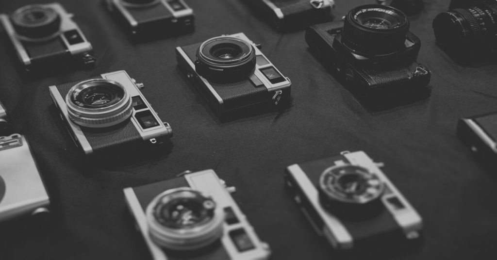 How Do Camera Settings Shape Beginner Photographers' Work?